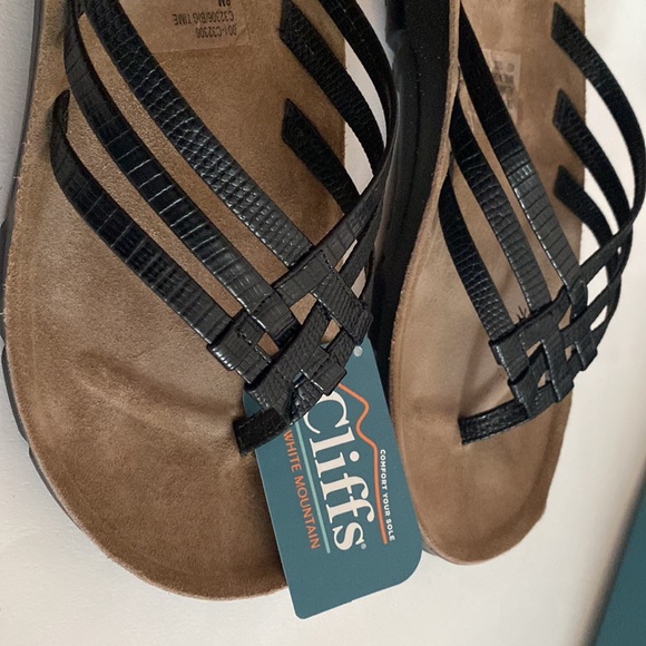 NEW CLIFFS WHITE MOUNTAIN BIG TIME SANDAL Slip On Black Leather Thong 8 - Picture 8 of 9